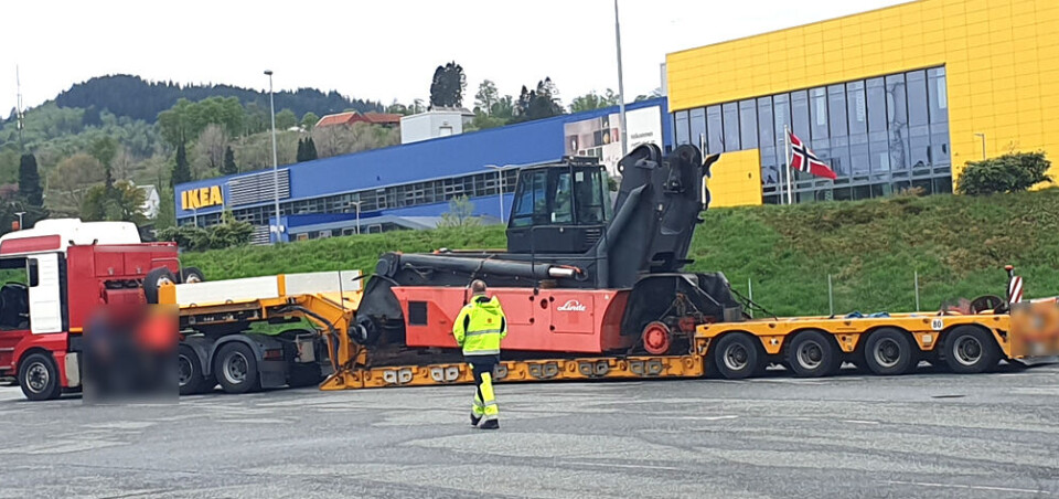 Spesialtransport ble stoppet og stakk deretter av