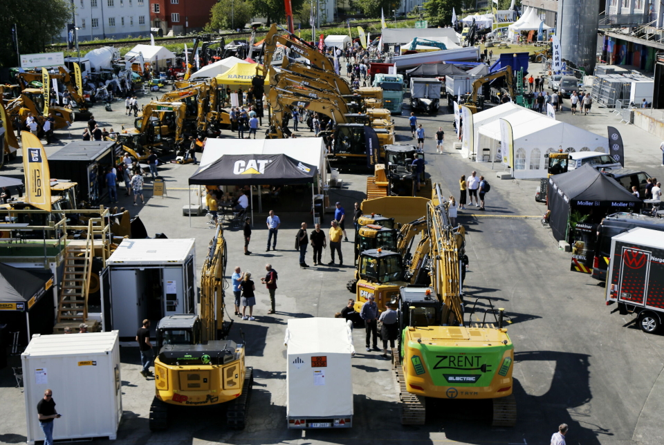STØRST: Caterpillar topper ikke overraskende listen som verdens største produsent av anleggsmaskiner. Her fra standen til den norske Caterpillar-forhandleren, Pon Equipment AS, på MEFA Trondheim i sommer.