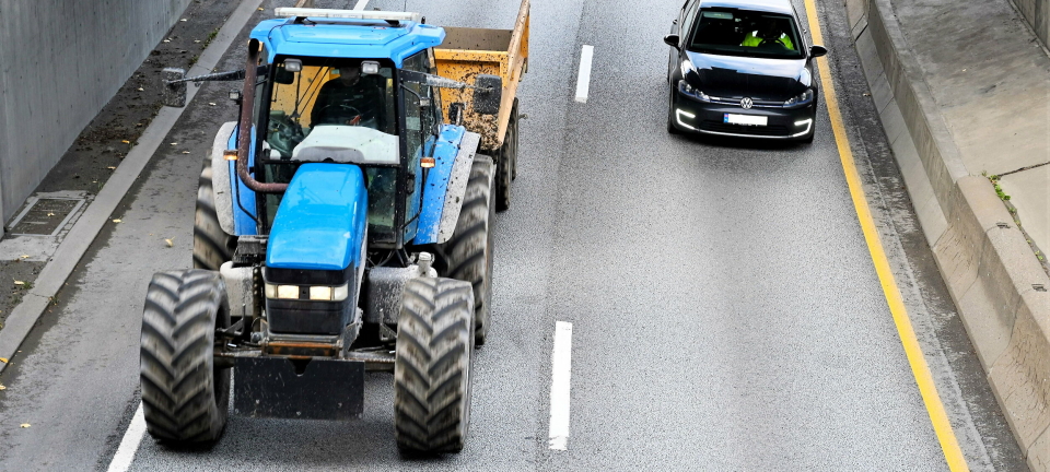 Setebelteplikt for traktor utvides til «alltid»