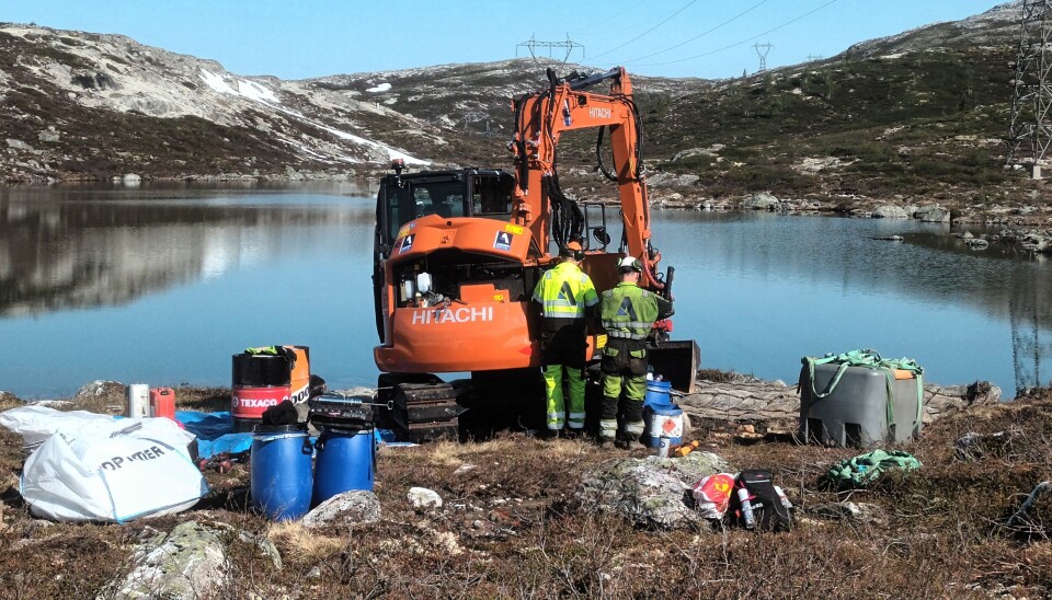 NATURVERN: Alt måtte tenkes nøye igjennom og dokumenteres ekstremt nøye ved motorskiftet på grunn av at det ble gjort i et verneområde. Og det var mye utstyr som ble fraktet inn på fjellet.