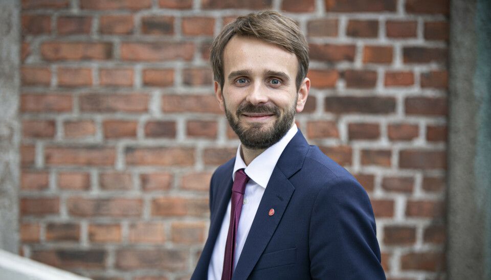 - Når det offentlige handler varer og tjenester for ca. 740 milliarder kroner årlig, er dette helt klart et kraftig verktøy, sier næringsminister Jan Christian Vestre.