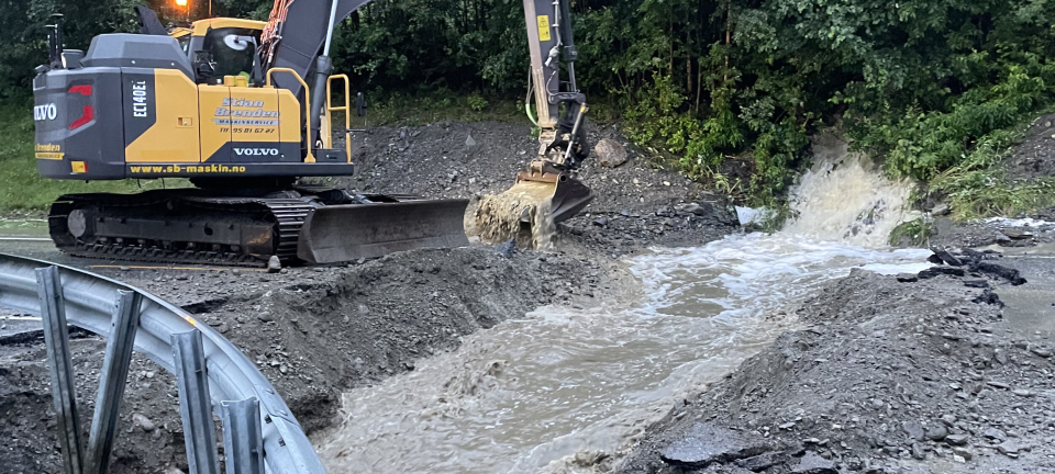 Hovedferdselsårene mellom Oslo og Trondheim er stengt