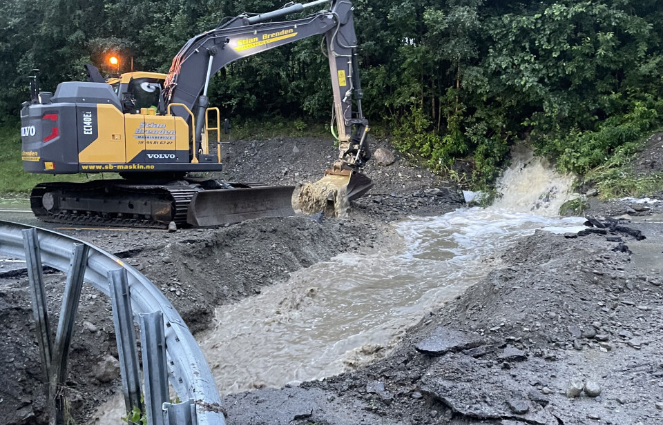 ØDELAGT RIKSVEI: Bilde fra rv. 15 tatt 9. august.