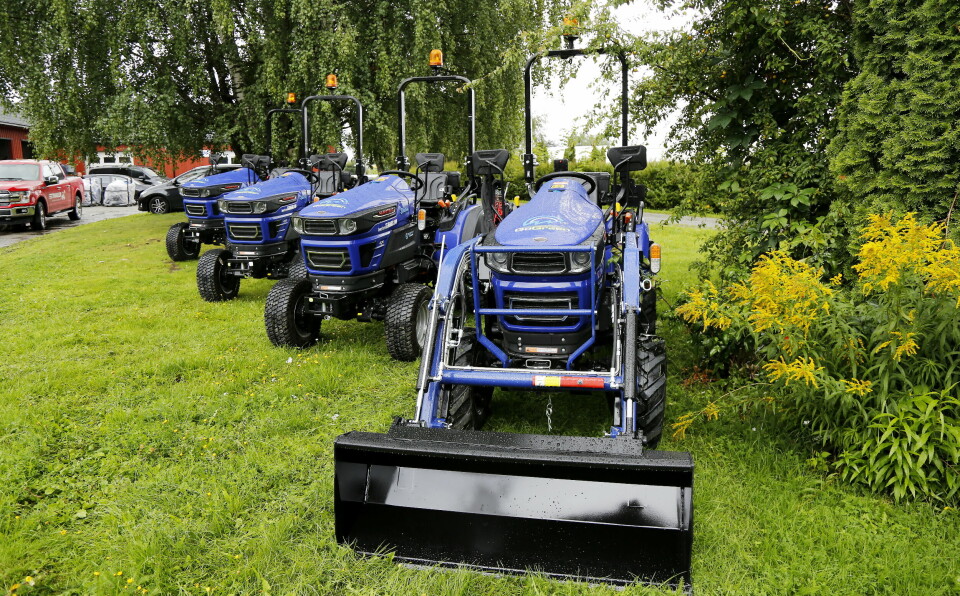 KLARE: Fire elektriske Farmtrac FT 25 G elektriske traktorer står klare til å leveres sine nye eiere.