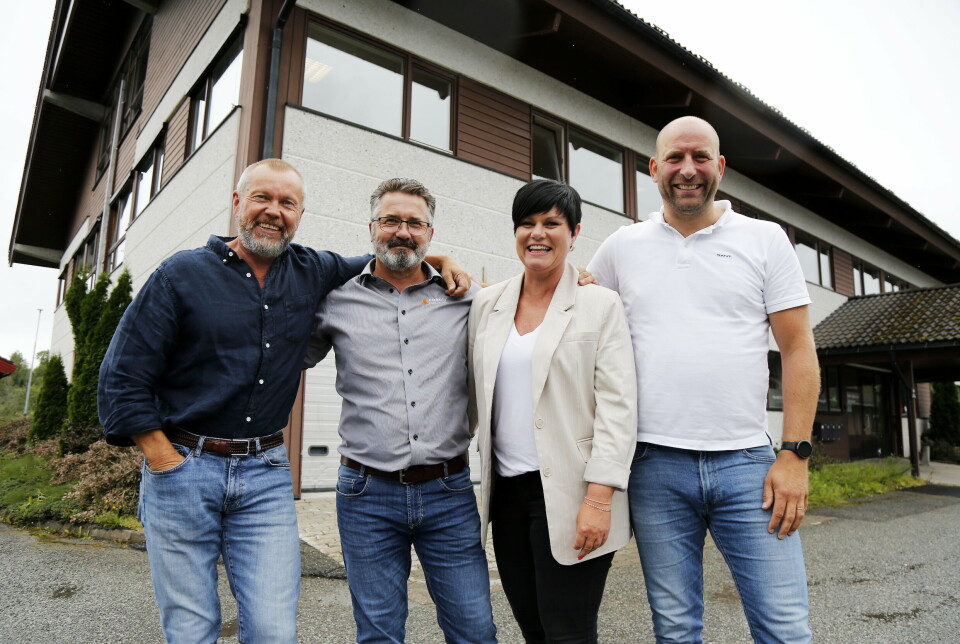 HAR DET GØY: Stemningen er veldig god hos Forcit-firkløveret vi møtte utenfor hovedkontoret i Tranby utenfor Drammen. Fra venstre er daglig leder Petter Jensen, områdeleder Karsten Haukås i Sør-Øst, Camilla Djønne som er områdeleder Vest og salgs- og markedssjef Vegard Olsen.