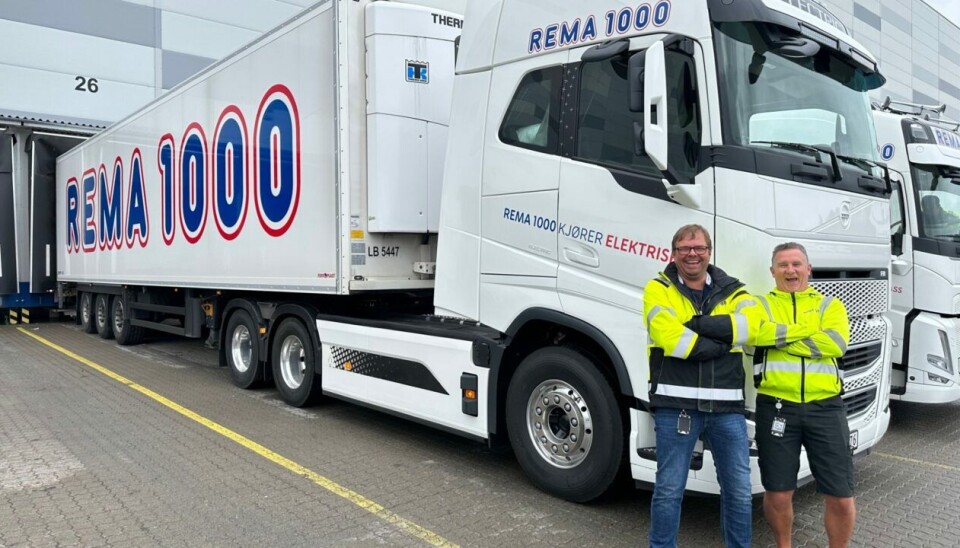 Sjåførene Jens Kyrre Anthonsen og André Skuterud fra RD Transport var fornøyd med første tur med den ny elektriske trekkvognen. Sjåførene Jens Kyrre Anthonsen og André Skuterud fra RD Transport var fornøyd med første tur med den ny elektriske trekkvognen.