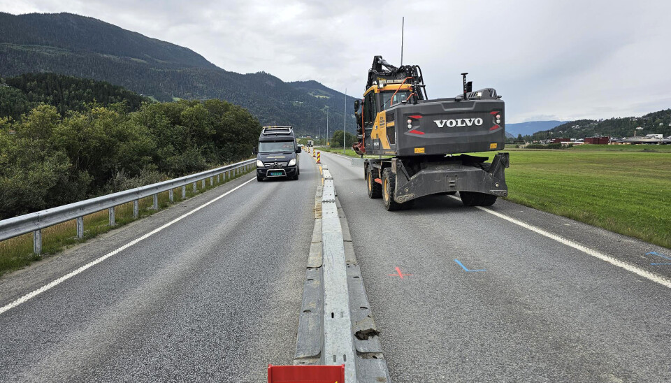 OMKJØRING: Trafikken forbi E6 Fåvang. Sørgående kjøres som normalt, mens det er omkjøring for nordgående når Statens vegvesen ordner skadene etter ekstremværet Hans.