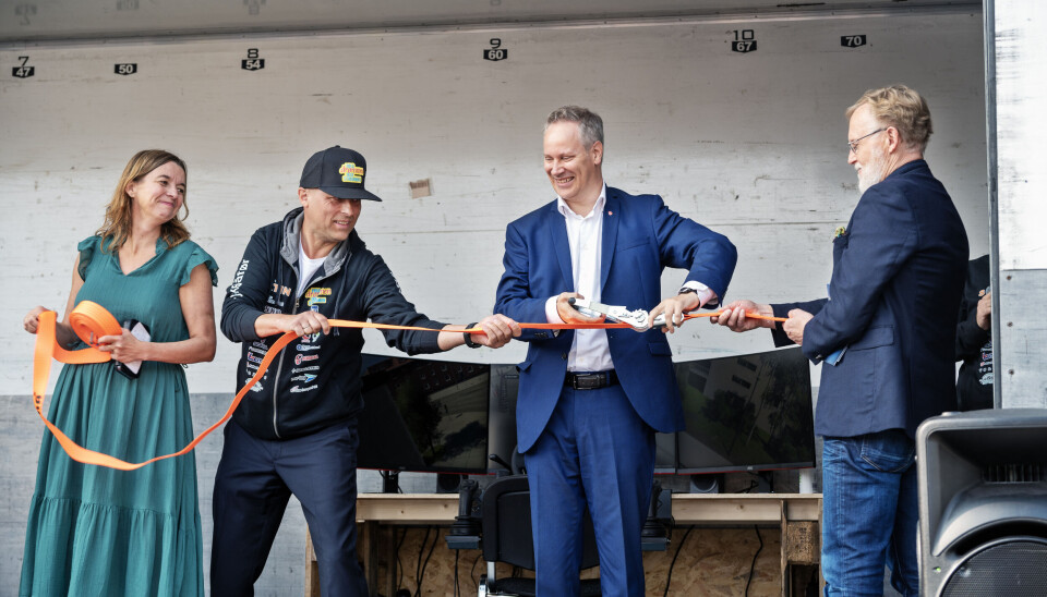 Det var samferdselsminister Jon-Ivar Nygård (Ap) som fikk æren av å sende av gårde årets turné fra Oslo sentrum. Det skjedde ved en symbolsk åpning av en jekkestropp.