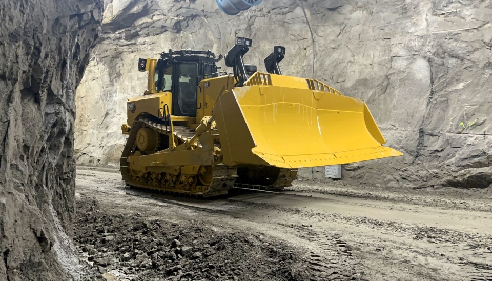 DOZER: Denne nye Cat D8-en er satt i drift inne i Sibelcos gruve på Stjernøya i Altafjorden.