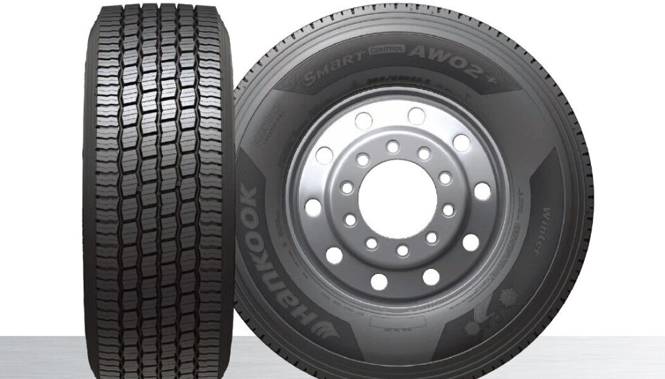 FRA 9 TIL 10 TONN: Hankook SmartControl AW02+ kan håndtere en belastning på fem tonn, noe som tillater kjøring med aksellast på ti tonn, i motsetning til tidligere ni tonn. Dette gjelder imidlertid spesifikt for dimensjonen 385/65R22.5. FRA 9 TIL 10 TONN: Hankook SmartControl AW02+ kan håndtere en belastning på fem tonn, noe som tillater kjøring med aksellast på ti tonn, i motsetning til tidligere ni tonn. Dette gjelder imidlertid spesifikt for dimensjonen 385/65R22.5.