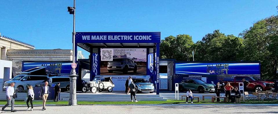 BREDT: Ford viste en bred rekke av elektriske kjøretøy i Munchen.