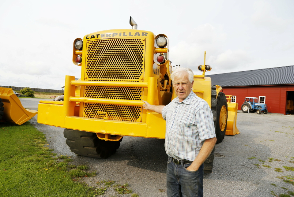 FRELST: Frode Abrahamsen fra Sandefjord er ikke i tvil: - Dette er min favorittmaskin, sier han om Cat 988 1970-modellen.