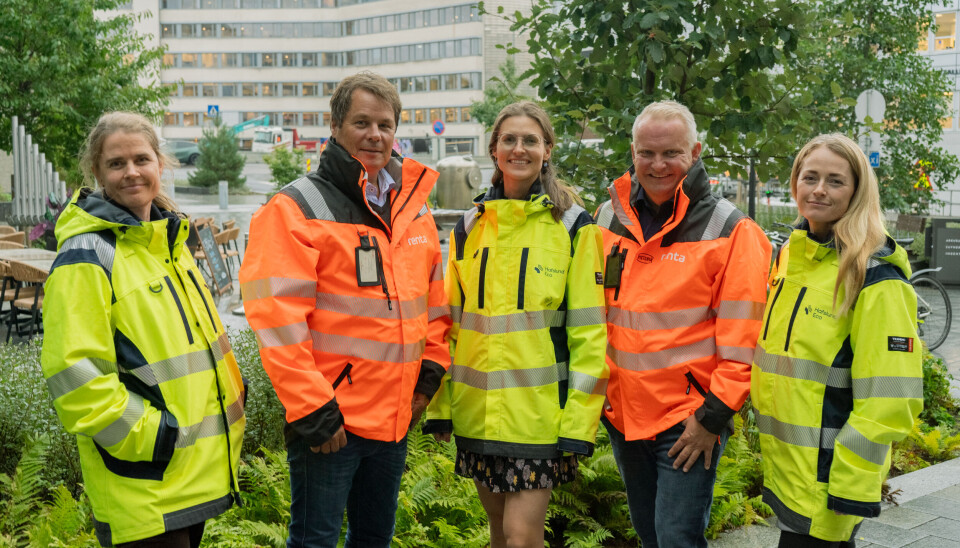 SAMARBEID: Renta og Hafslund skal samarbeide om å tilby ladeløsninger på byggeplasser og anleggsplasser. På bildet er representanter fra begge organisasjoner.