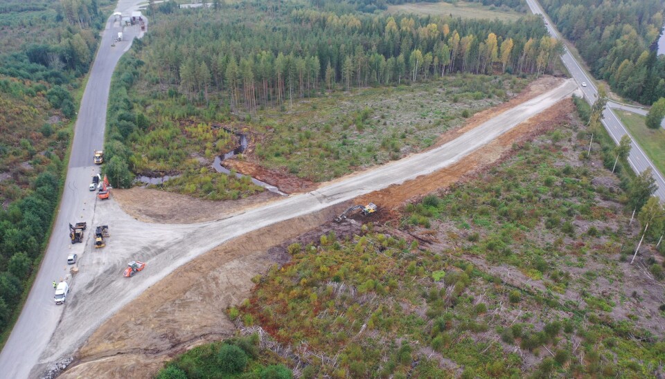 OMKJØRINGVEI: Denne veien skal benyttes men det gjøres rassikringsarbeider ved E16 ved Hønefoss. OMKJØRINGVEI: Denne veien skal benyttes men det gjøres rassikringsarbeider ved E16 ved Hønefoss.