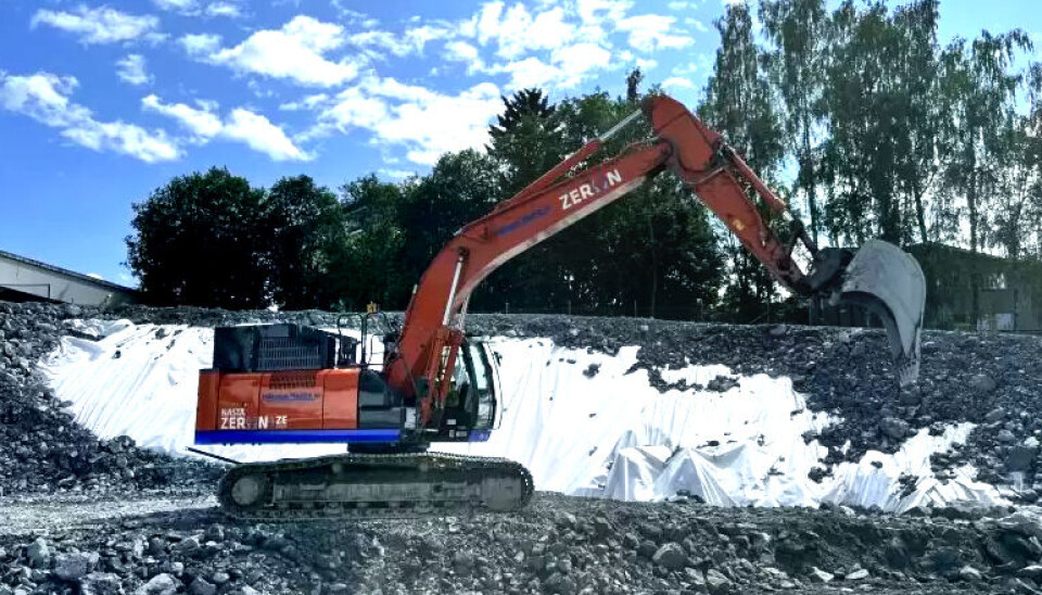 STOVNER: Elektrisk gravemaskin i aksjon på byggeprosjekt Stovner bad i Oslo.