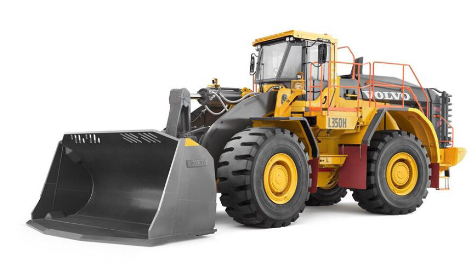 SKUFFE: Slik ser den nye slagghåndteringsskuffa fra Volvo CE ut. Her er den montert på en Volvo L350H hjullaster som er spesialbygget for å brukes i områder der vanlig plast smelter. SKUFFE: Slik ser den nye slagghåndteringsskuffa fra Volvo CE ut. Her er den montert på en Volvo L350H hjullaster som er spesialbygget for å brukes i områder der vanlig plast smelter.
