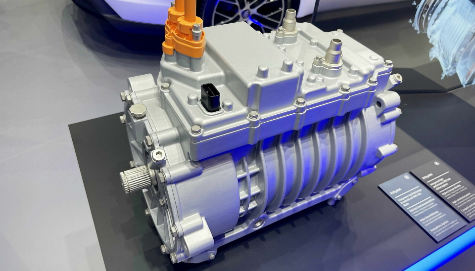 LETTERE: Den nye elektriske motoren fra ZF har en helt ny konstruksjon som sparer 50% CO2 under produksjonen av den. Samtidig muliggjør 800 Volts teknologien raskere lading av batteriene.