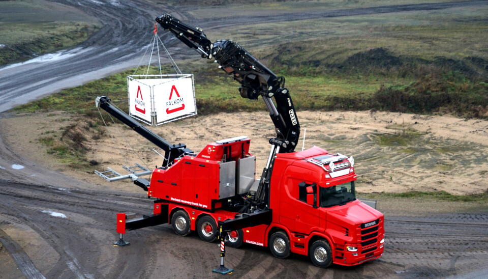 Crane truck and tow truck in one
