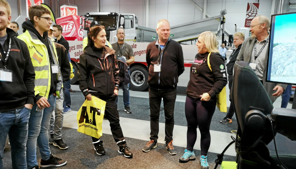 28.-30. september arrangeres messa og konferansen Transport & Logistikk. Bildet er fra 2019-utgaven av messa. Og ja, det er Marit Bjørgen på bildet! Hun fikk bransjeinformasjon fra Julianne Brox.