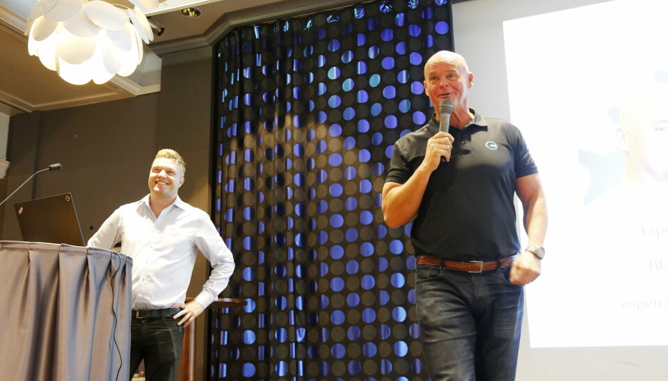 VELKOMMEN: «MEF’erne» Audun Ueland (t.v.) og kollega Espen Wicken ønsket velkommen til årets Loendagene.