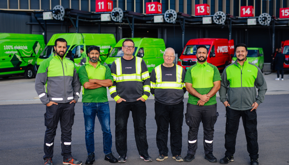 SJÅFØRENE: Her er sjåførene fra Bring og Motek som stilte med biler til åpningen onsdag: Sheraz Mir, Zeshan K, Odd Jensen, Ole Jakob Vindorum, Amir Hassan og Jalaludin M Najibullah.