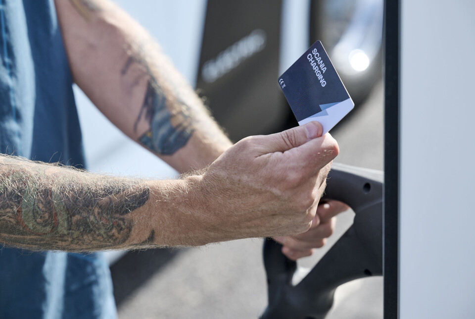 IKKE MÅNEDSAVGIFT: Scanias tilbyr nå ladetjenester for tunge kjøretøy i Europa. Scania Charging Access har ingen registrerings- eller månedsavgifter. Kunden betaler kun en forutsigbar pris når tjenesten brukes.