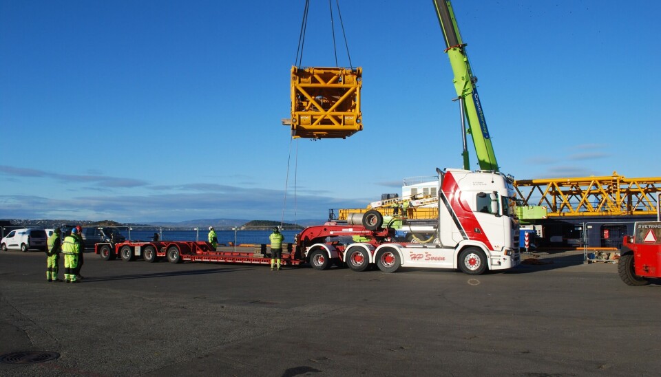 TUNGTRANSPORT: Toten Transport har mesteparten av oppdraget med å kjøre kranelementene fra Oslo Havn til Ringebu.