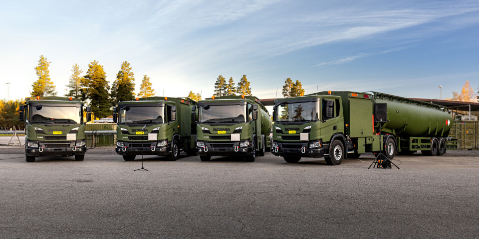 SEMI: Fire Scania P460XT 4x2 med tanksemi ble overlevert til Forsvaret 18. oktober. De etterfulgte fire tilsvarende vogntog som ble overlevert i sommer.