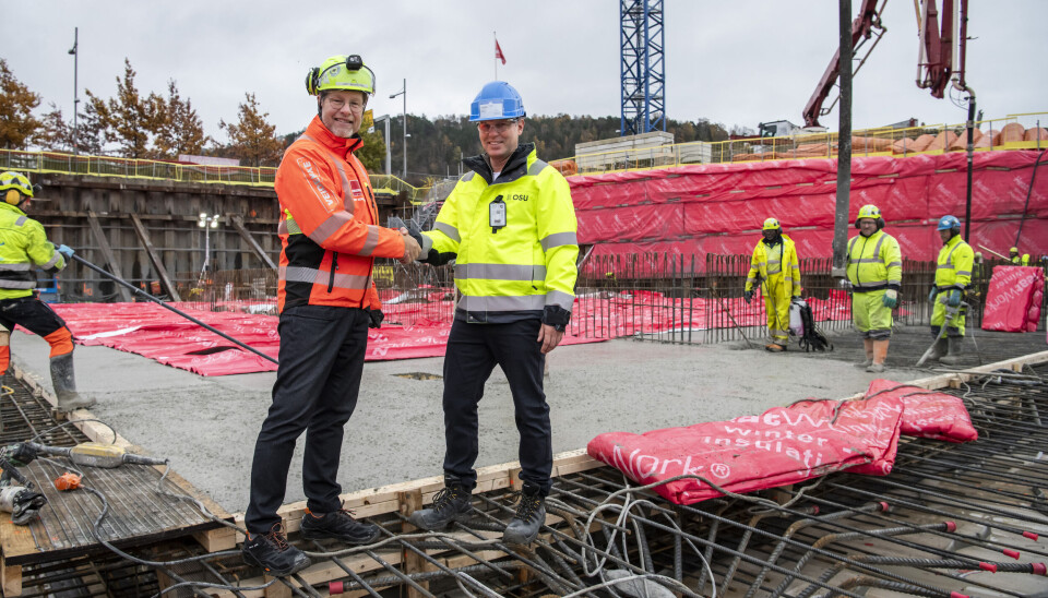 AVTALE: Veidekkes konsernsjef Jimmy Bengtsson (t.v.) og adm. direktør Lars Holm i OSU.
