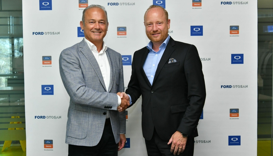 AVTALE: Güven Özyurt, CEO Ford Otosan (Ford Trucks), og Andreas Haller, grunnlegger og styreleder i Quantron AG, har inngått intensjonsavtale.