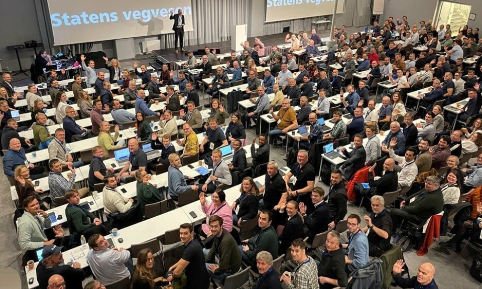FORSAMLING MED MYE BRUKUNNSKAP: Årets brukonferanse samlet over 300 engasjerte bruingeniører.