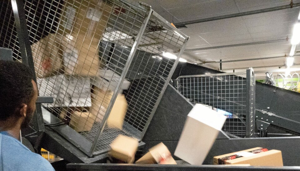 Pakkene strømmer gjennom norske logistikkselskapers sorteringssystemer etter Black Week.