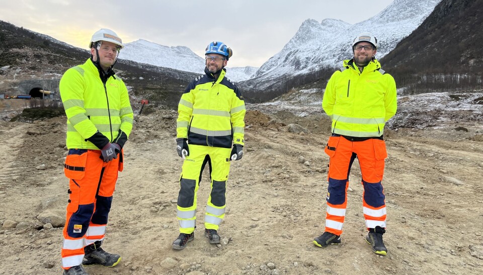 FRA VENSTRE: Robin Rathe, selger RenCon Trondheim, Roy-Krister Gangsø, prosjektleder for konstruksjoner, Skanska og Knut Schawland, avdelingsleder RenCon Trondheim.