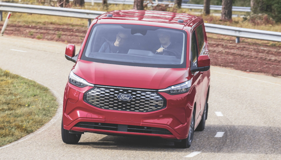 PRØVEKJØRT: Fra A&Ts prøvekjøring av den elektriske Transit Custom på Fords testbane tidligere i høst.