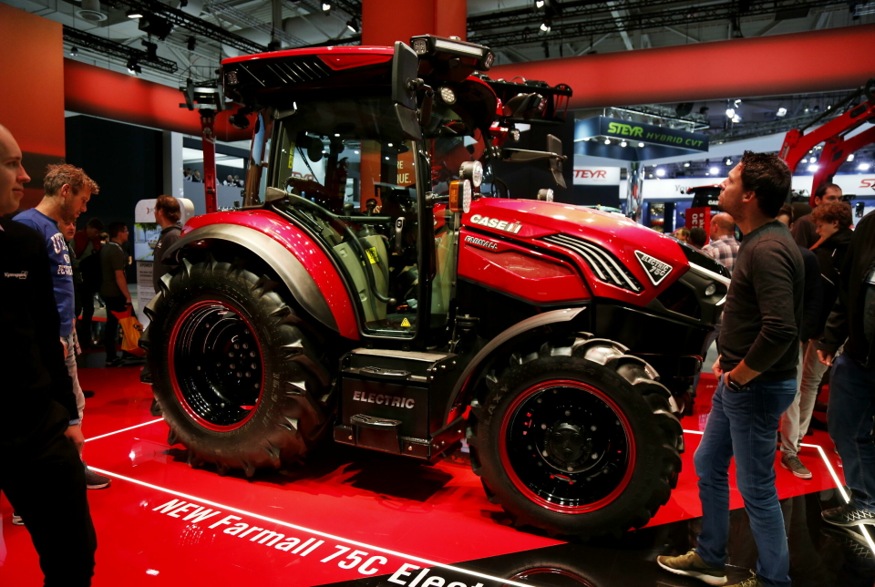 NYHET: Case lanserte sin nye elektriske traktor (74 hk) med driftstid på fire timer.