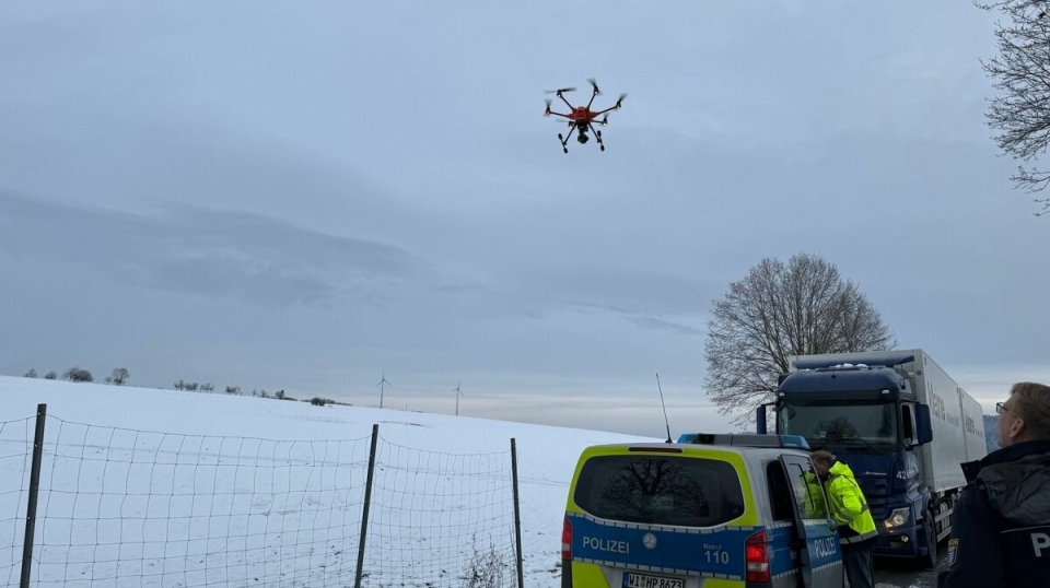DRONE: Tysk politi brukte drone for å sjekke tak på skap og kapell.