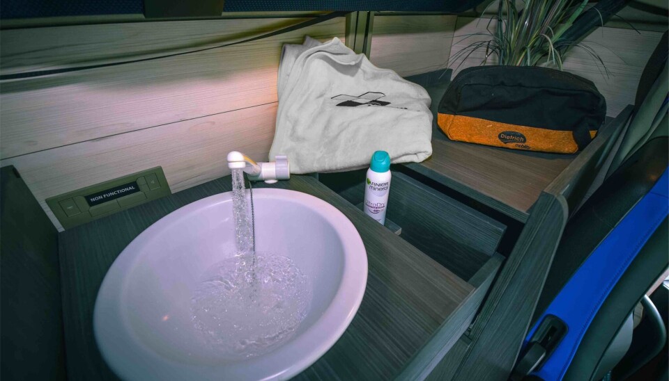 VASK: Det er vask i en av skuffene bak førersetet.