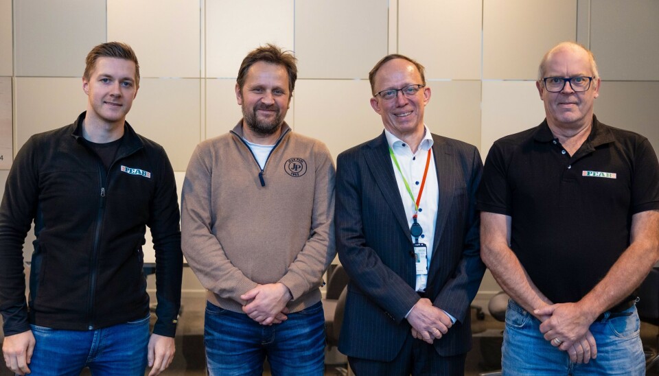SIGNERTE KONTRAKT: Ole Sydvold Johannessen (prosjektleder Peab Bygg), Trond Bergsland (distriktssjef Peab Bygg i Østfold), Edvard Nervik (Eiendomsdirektør Posten Bring AS) og Mikael Sandeman (Senior Prosjektleder Peab Bygg).