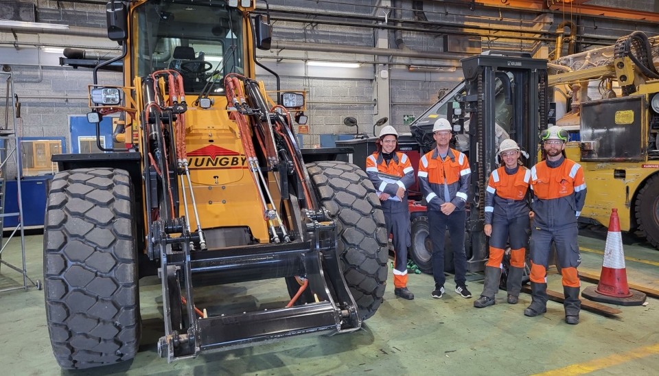 OVERLEVERING: Bilde fra overlevering av Lungby L18-7 hos Hydro i Karmøy i 2022.