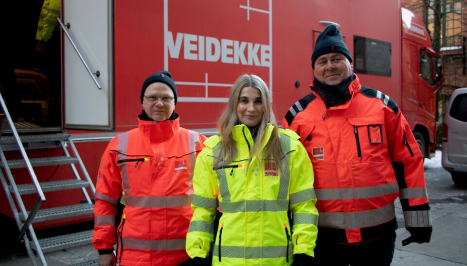 VEIDEKKES TEAM PÅ SKOLEBESØK: Christian Evertsson (t.v.), Maria Seljesæther og Steinar Hermansen.