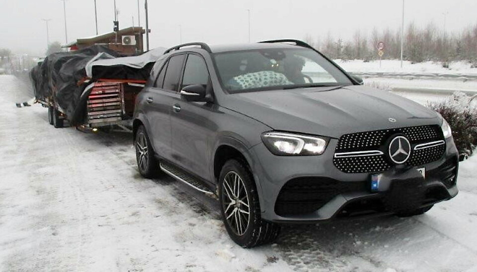 STOPP: Det ble bomstopp for denne personbilen med henger da den ble stoppet på Jessheim.