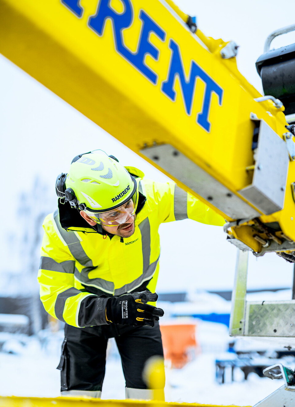 BISTÅR: Ramirent bistår våre kunder i det grønne skiftet, både med maskiner, tjenester og kunnskap.