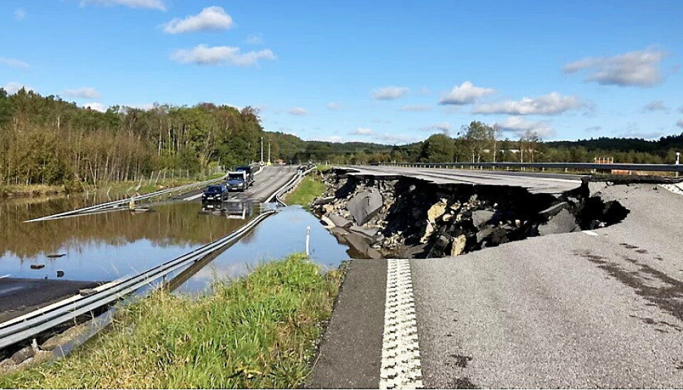 FORLATT: Bilder som ble forlatt i hui og hast.