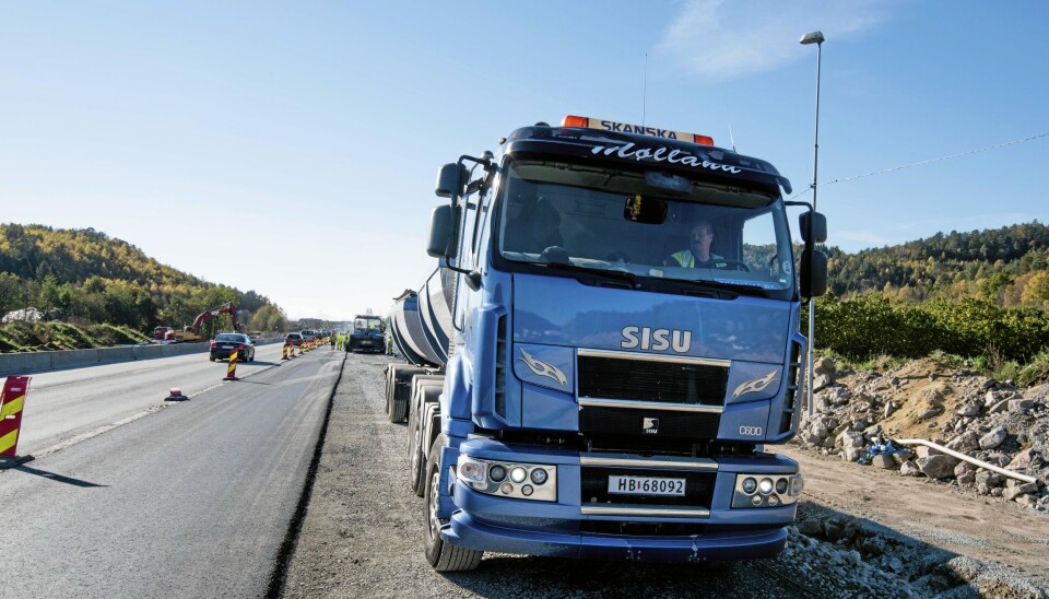 VEIVEDLIKEHOLD: Det er et enormt behov for vedlikehold av veiene i Agder. (Arkivfoto)