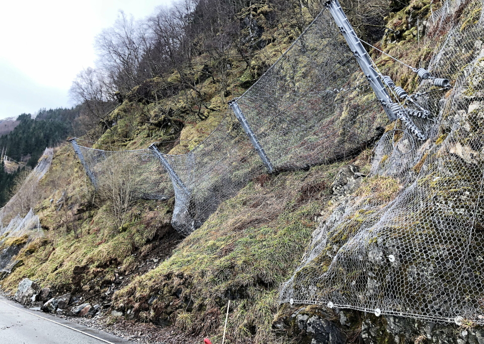 Her gikk steinspranget ved E16 Langhelle i Vaksdal øst for Bergen mandag.