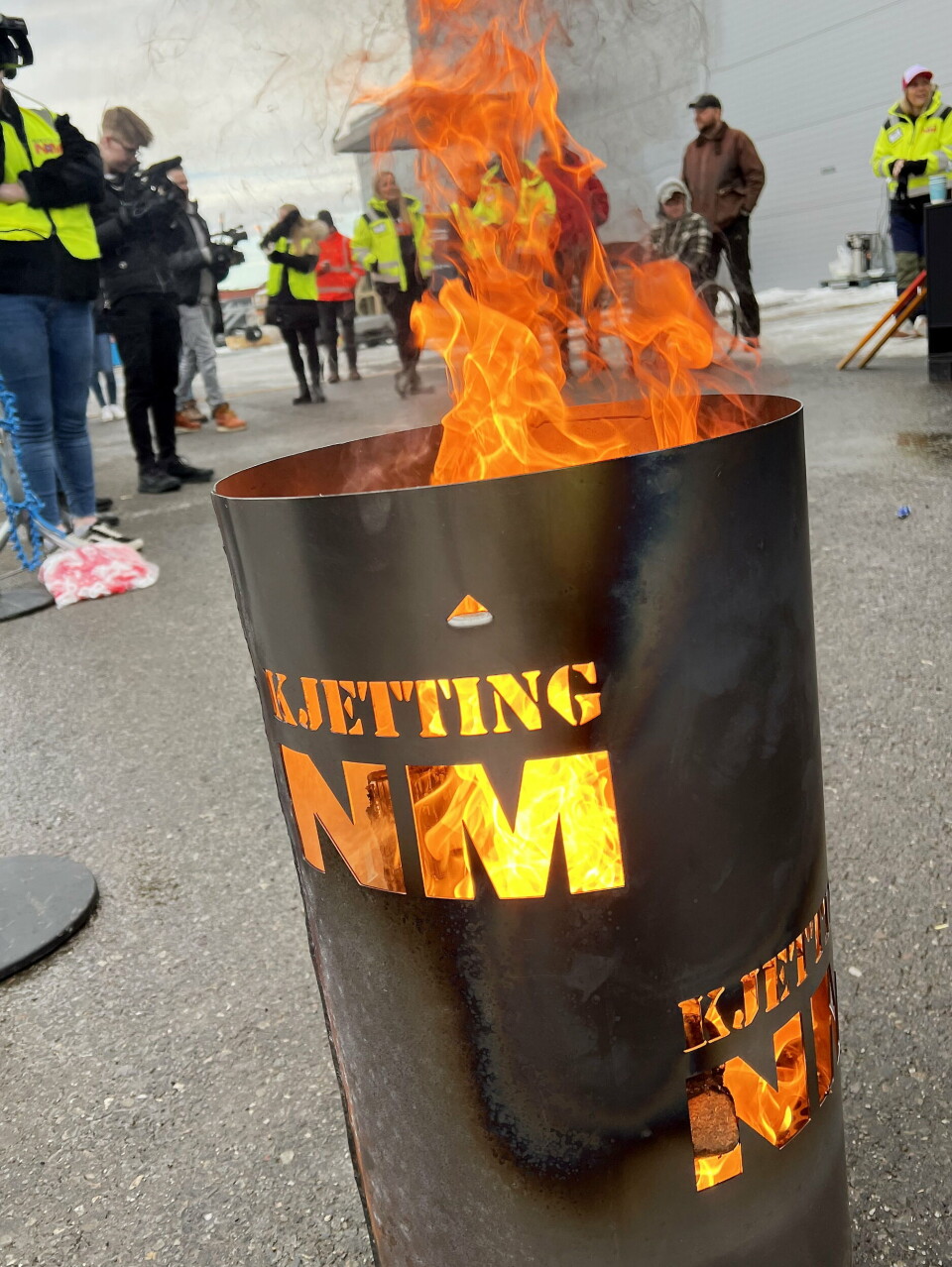 KJETTINGILDEN: Kjettingilden er tent og konkurransen kan starte.