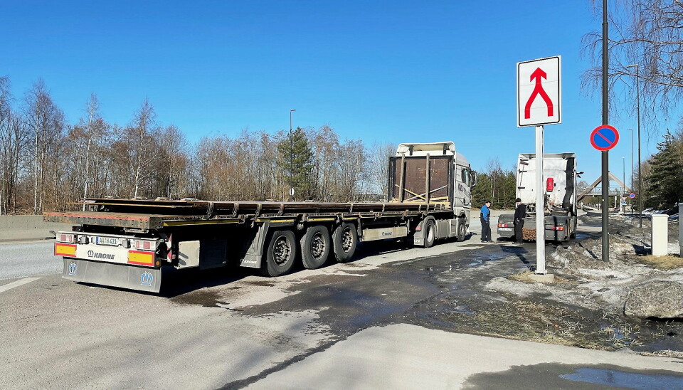 LANG HELG: Det kan bli en lang helg for føreren fra Usbekistan som ble stoppet på Måna ved Oslofjordtunnelen dersom transportselskapet ikke får papirene i orden og gebyret betalt.