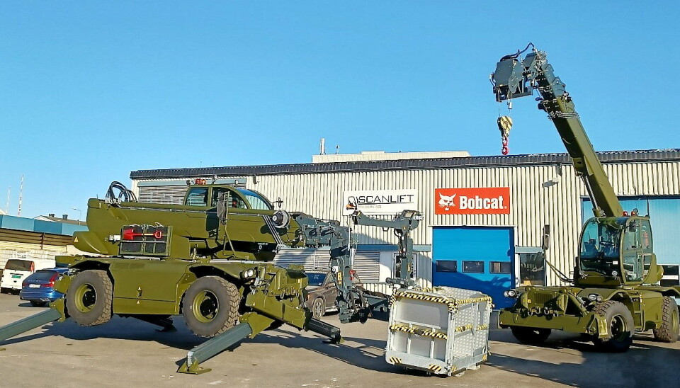 I GRØNT: Her er Bobcat-maskinene TR60.210 overlevert Forsvaret.