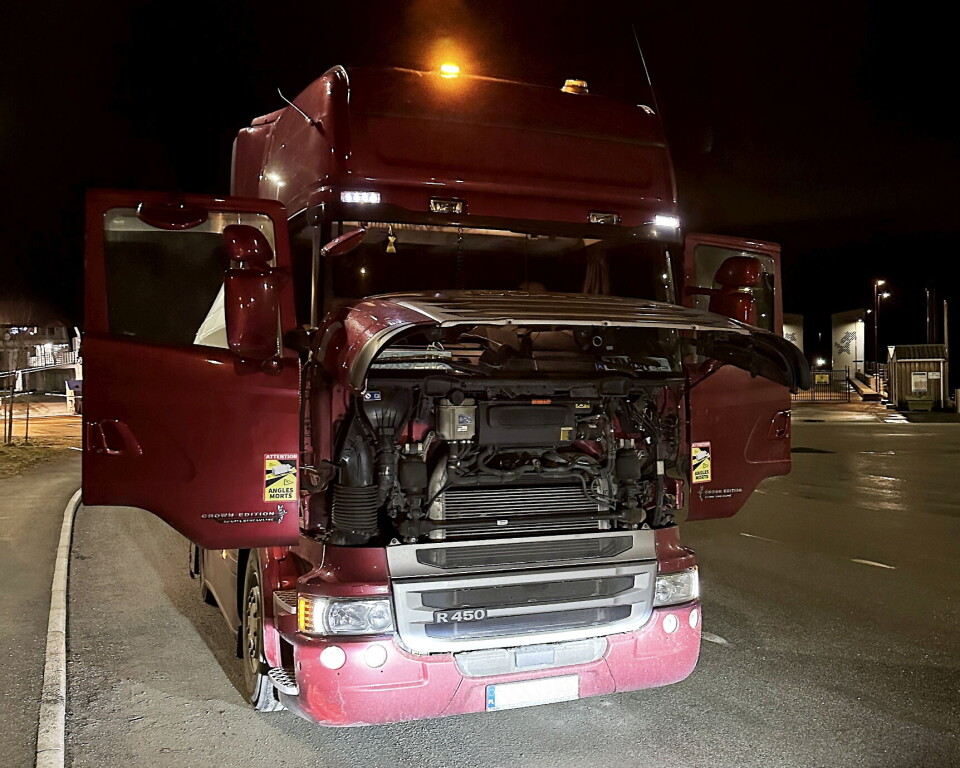 GULBLINK: Han hadde ikke all verden av varsling for møtende trafikanter med ett enslig gulblink på taket.