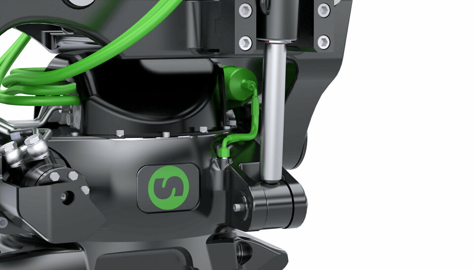 OPTILUBE: Det grønne til høyre for midten i bildet er sentralsmøringen som Steelwrist har montert på tiltrotatoren. Beholdere skal holde til ca. et halvt års forbruk.